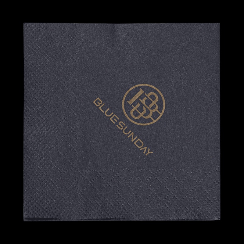 Allsidige papirservietter med trykt farge forbedrer den generelle opplevelsen av arrangementet