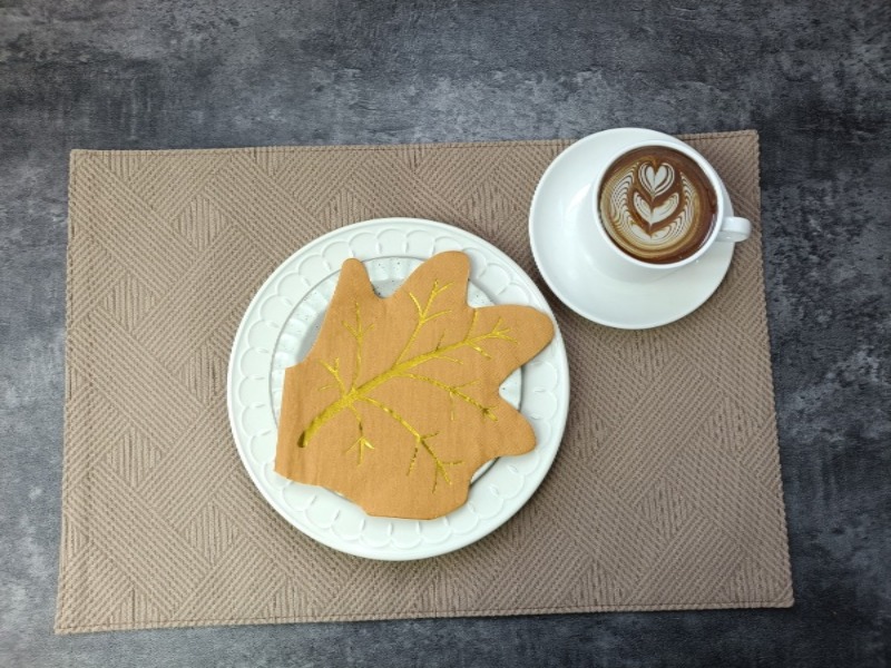 Hva er utstansede servietter? En komplett guide til disse kreative borddekorasjonene