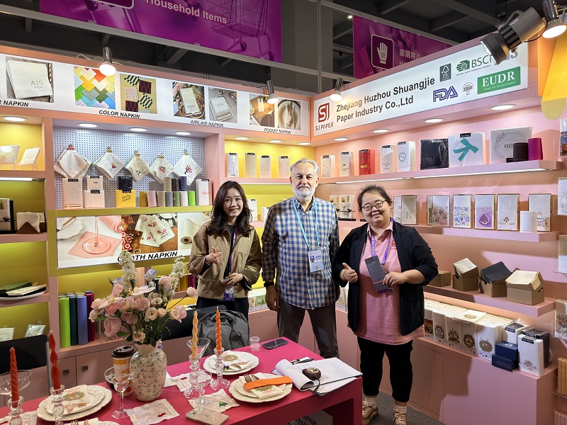 En sterk start på Spring Canton Fair 2026 – gode samtaler, nye muligheter og et milepælspartnerskap